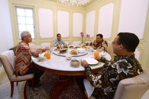 Indonesian Presidential Candidates Call on President to Remain Neutral