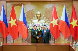 Vietnam, Philippines Sign Agreements on Maritime Security Cooperation